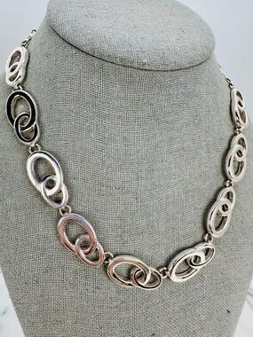 Vintage Signed Liz Claiborne Silver Tone Necklace Abstract Interlocking Ovals